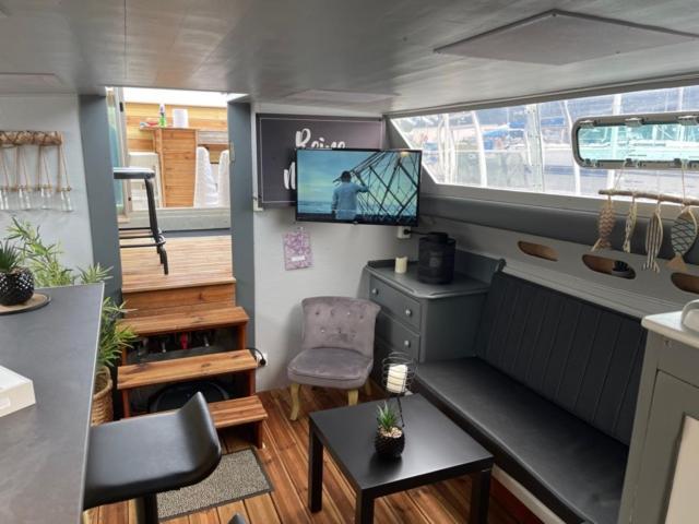 Exceptionnel Bateau Maison Reine Mathilde Ouistreham Exterior photo